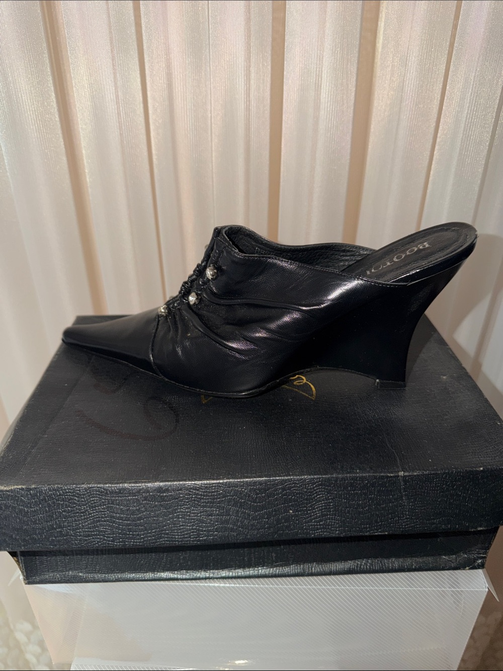BootQueen Wedges
